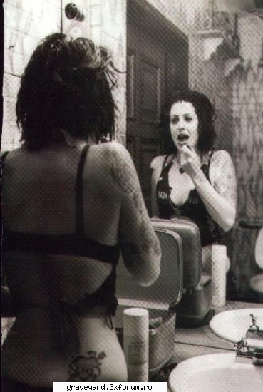 The Distillers - hai k my pun poza sa aibe ashtia ce ciordi :D - Formatzii